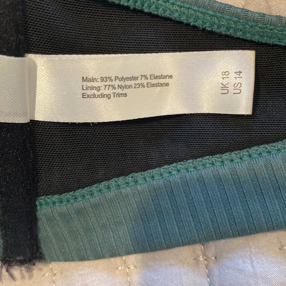 Triangle two-piece top - Picture 7 of 7